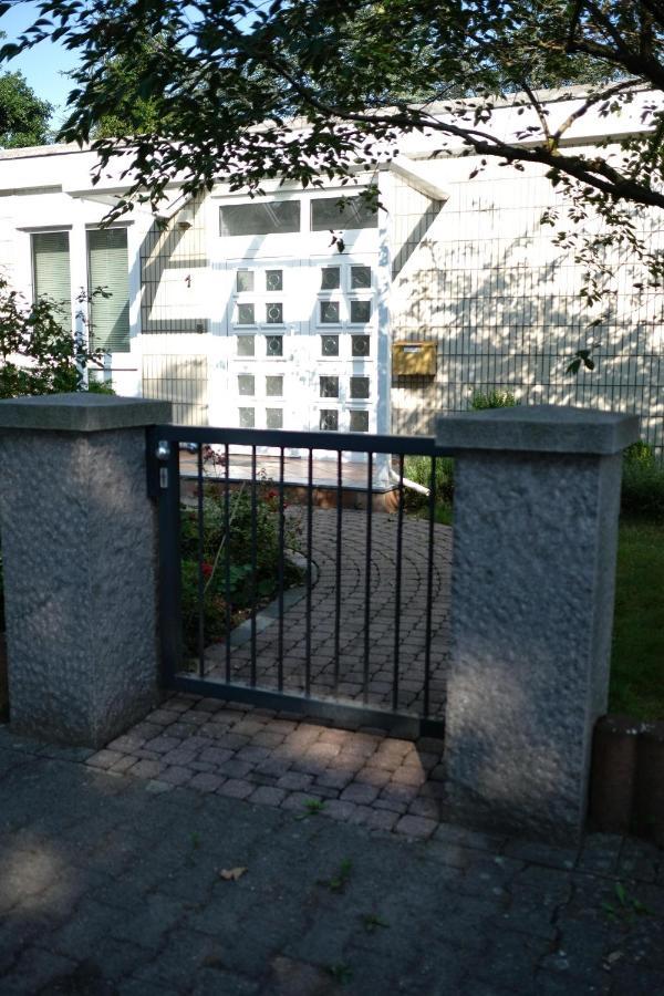 Ruhiges Haus Mit Privatem Garten Halstenbek Buitenkant foto